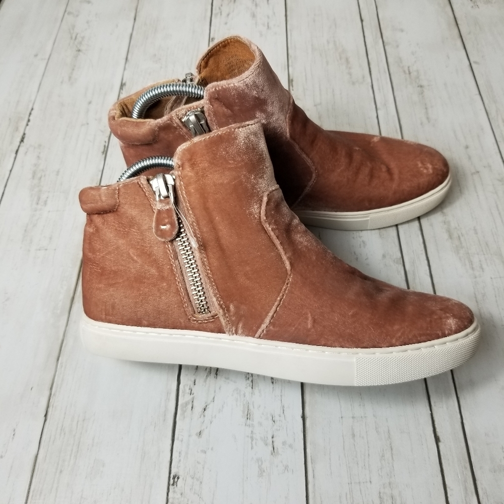 Gentle Soles by Kenneth Cole Carole Velvet Double Zip Mid Top Sneakers NWOT